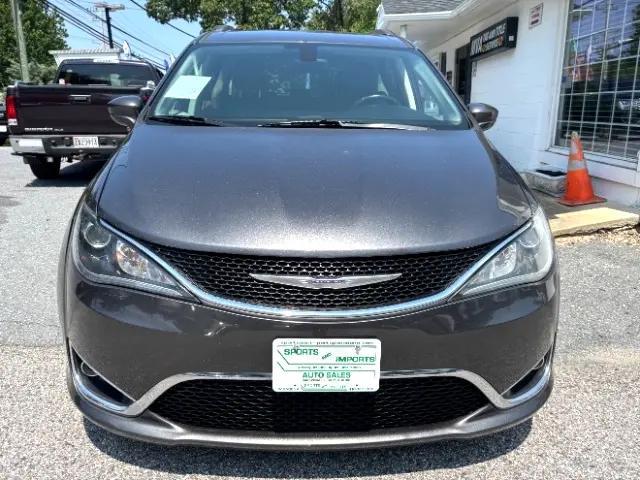 Photo of 2017 Granite Crystal Metallic Clearcoat Chrysler Pacifica