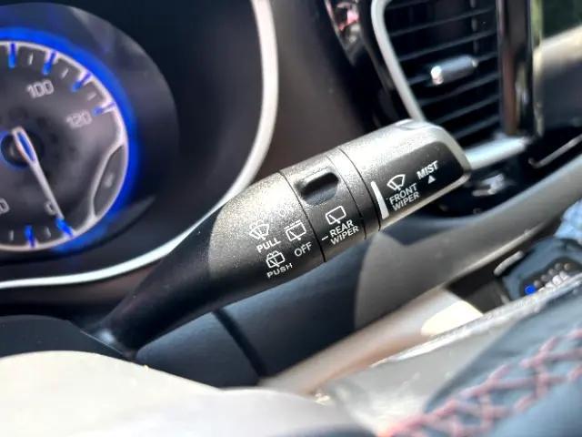 Photo of 2017 Granite Crystal Metallic Clearcoat Chrysler Pacifica