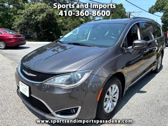 Photo of 2017 Granite Crystal Metallic Clearcoat Chrysler Pacifica