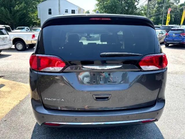 Photo of 2017 Granite Crystal Metallic Clearcoat Chrysler Pacifica