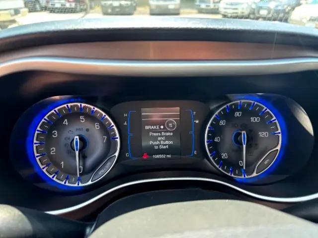 Photo of 2017 Granite Crystal Metallic Clearcoat Chrysler Pacifica