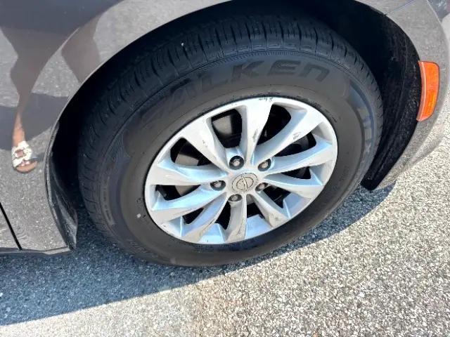 Photo of 2017 Granite Crystal Metallic Clearcoat Chrysler Pacifica