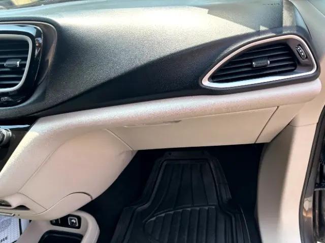 Photo of 2017 Granite Crystal Metallic Clearcoat Chrysler Pacifica