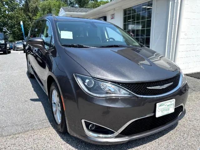 Photo of 2017 Granite Crystal Metallic Clearcoat Chrysler Pacifica