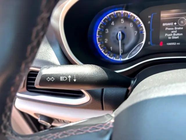 Photo of 2017 Granite Crystal Metallic Clearcoat Chrysler Pacifica