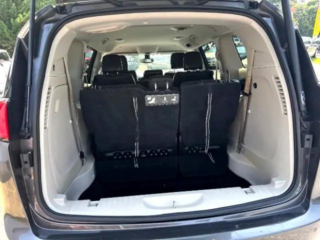 Photo of 2017 Granite Crystal Metallic Clearcoat Chrysler Pacifica