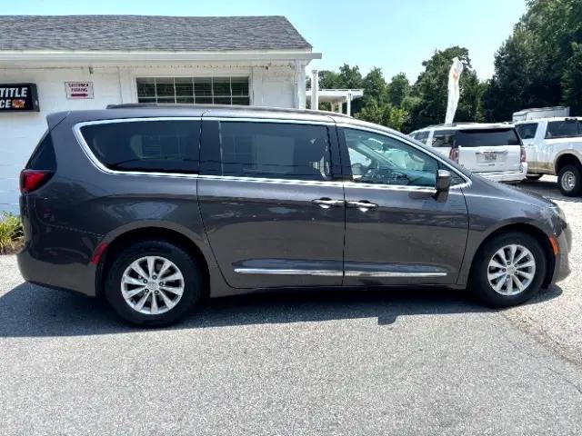 Photo of 2017 Granite Crystal Metallic Clearcoat Chrysler Pacifica