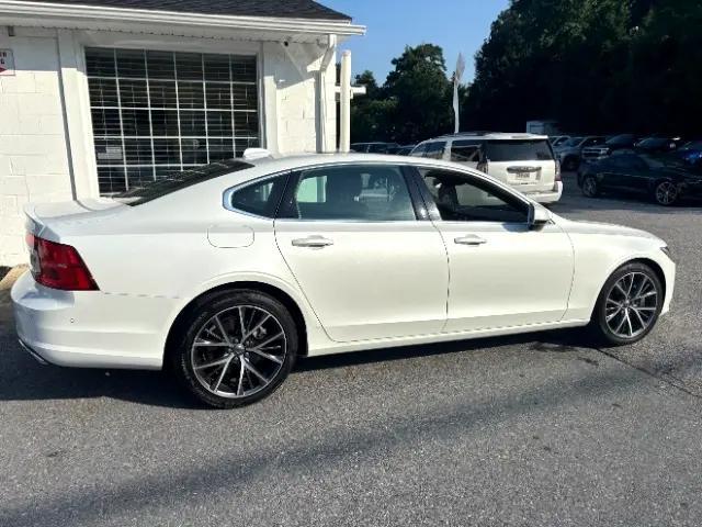 Photo of 2018 Crystal White Pearl Metallic Volvo S90