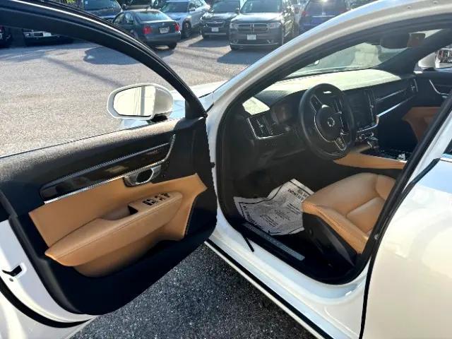 Photo of 2018 Crystal White Pearl Metallic Volvo S90