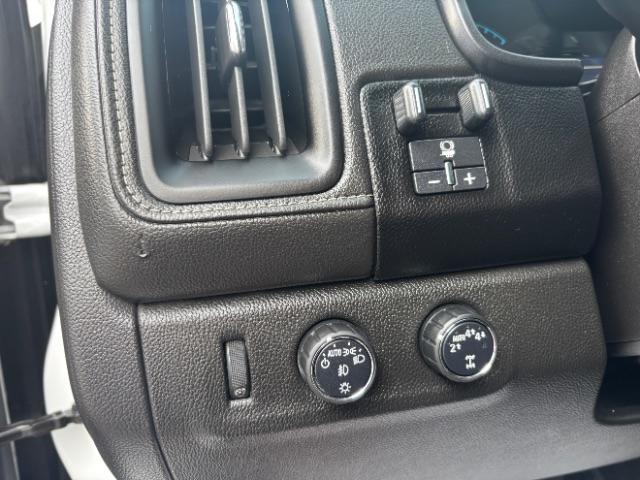 Photo of 2017 Summit White GMC Canyon