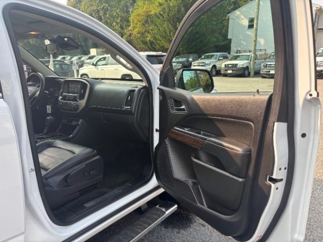 Photo of 2017 Summit White GMC Canyon