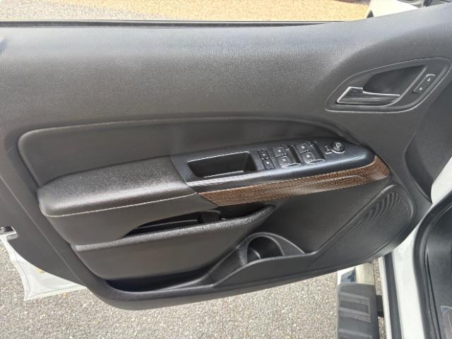 Photo of 2017 Summit White GMC Canyon