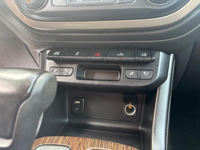 Photo of 2017 Summit White GMC Canyon