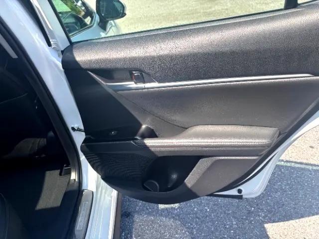 Photo of 2019 Wind Chill Pearl/Midnight Black Metallic Toyota Camry