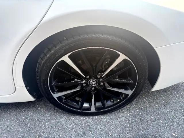 Photo of 2019 Wind Chill Pearl/Midnight Black Metallic Toyota Camry