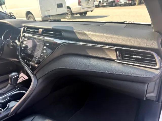 Photo of 2019 Wind Chill Pearl/Midnight Black Metallic Toyota Camry