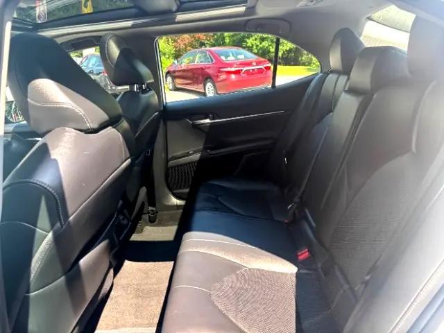 Photo of 2019 Wind Chill Pearl/Midnight Black Metallic Toyota Camry