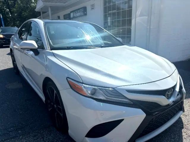 Photo of 2019 Wind Chill Pearl/Midnight Black Metallic Toyota Camry