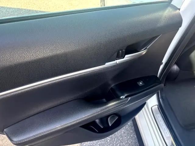 Photo of 2019 Wind Chill Pearl/Midnight Black Metallic Toyota Camry