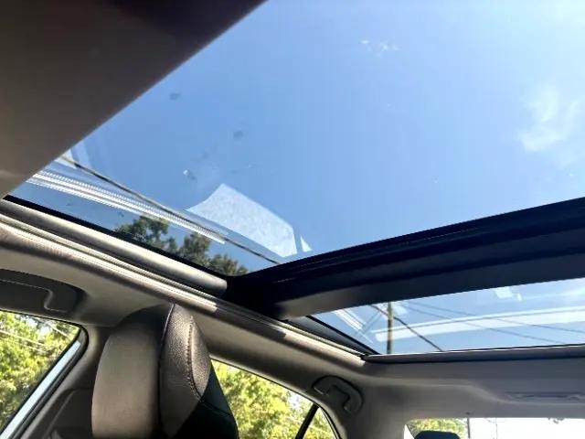 Photo of 2019 Wind Chill Pearl/Midnight Black Metallic Toyota Camry