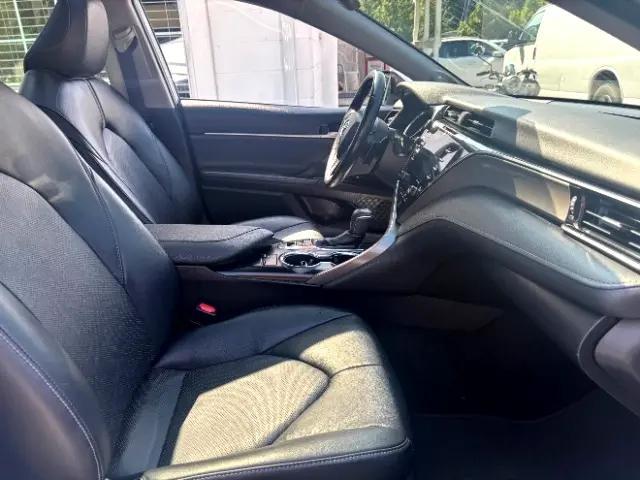 Photo of 2019 Wind Chill Pearl/Midnight Black Metallic Toyota Camry
