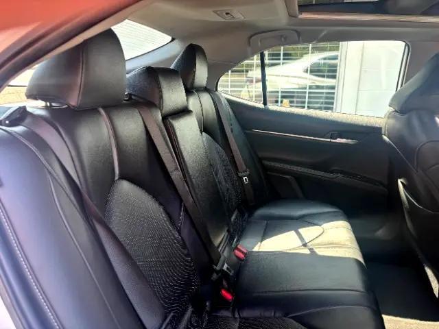Photo of 2019 Wind Chill Pearl/Midnight Black Metallic Toyota Camry