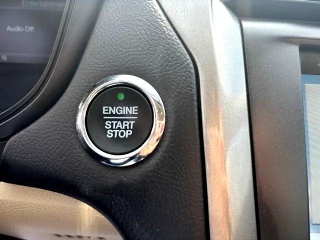 Photo of 2018 Oxford White Ford Fusion