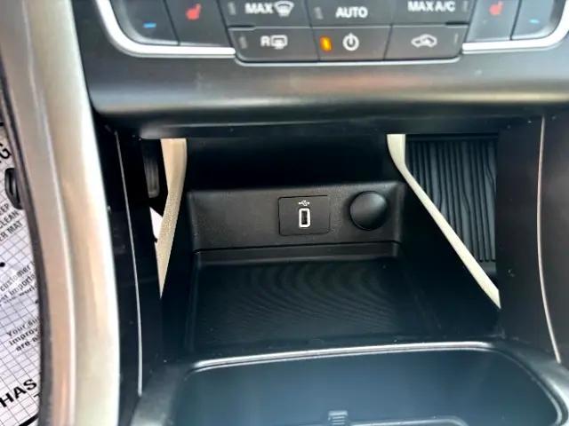 Photo of 2018 Oxford White Ford Fusion