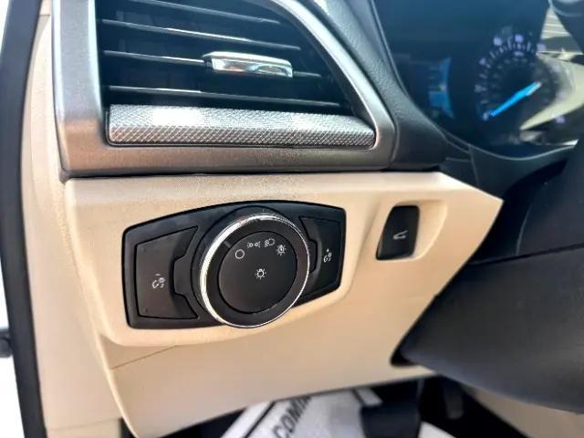 Photo of 2018 Oxford White Ford Fusion