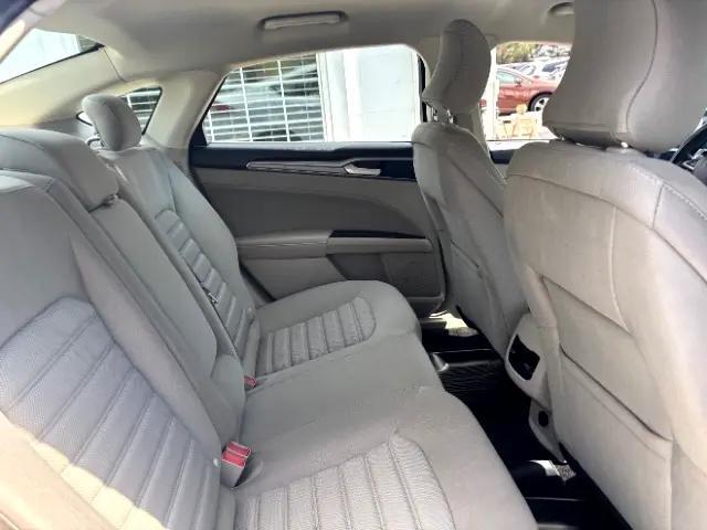 Photo of 2018 Oxford White Ford Fusion