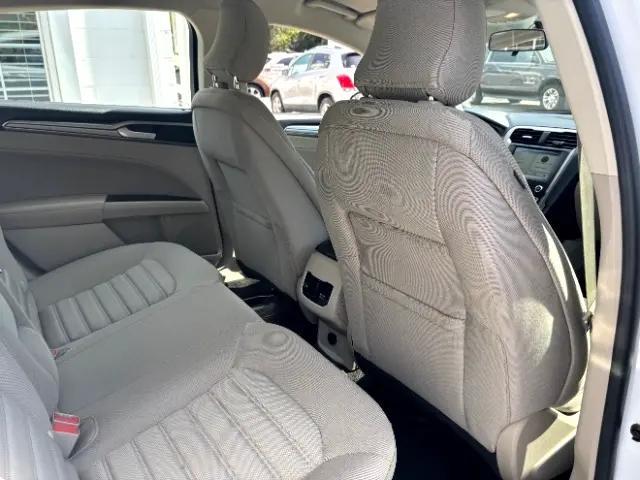 Photo of 2018 Oxford White Ford Fusion