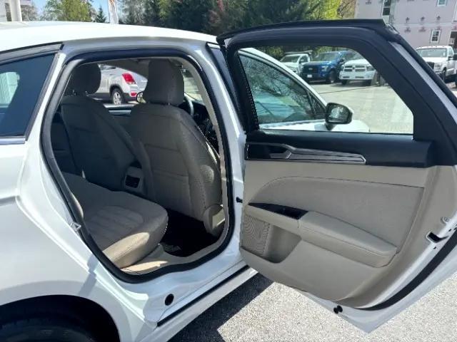 Photo of 2018 Oxford White Ford Fusion