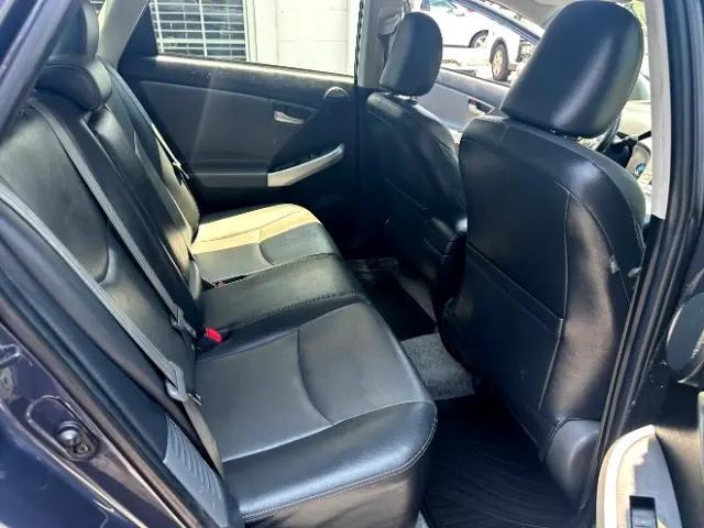 Photo of 2015 Winter Gray Metallic Toyota Prius