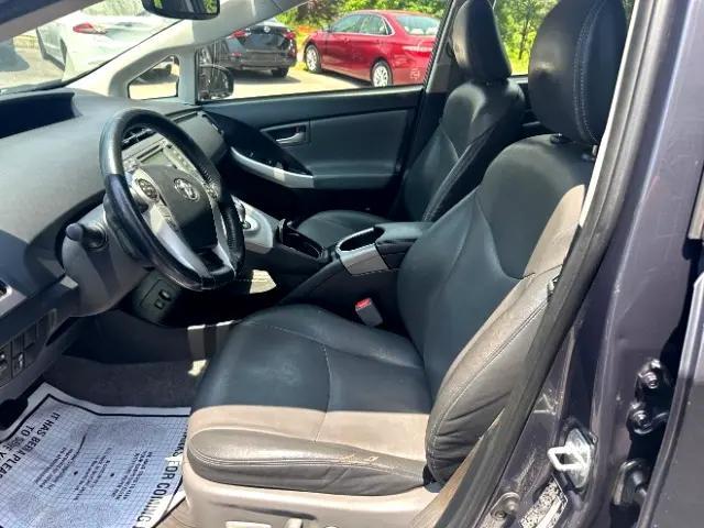 Photo of 2015 Winter Gray Metallic Toyota Prius