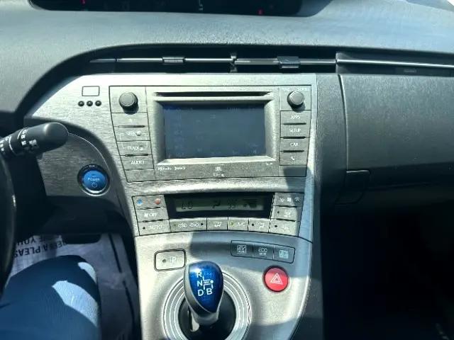 Photo of 2015 Winter Gray Metallic Toyota Prius