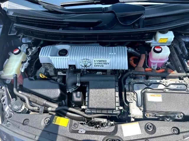 Photo of 2015 Winter Gray Metallic Toyota Prius