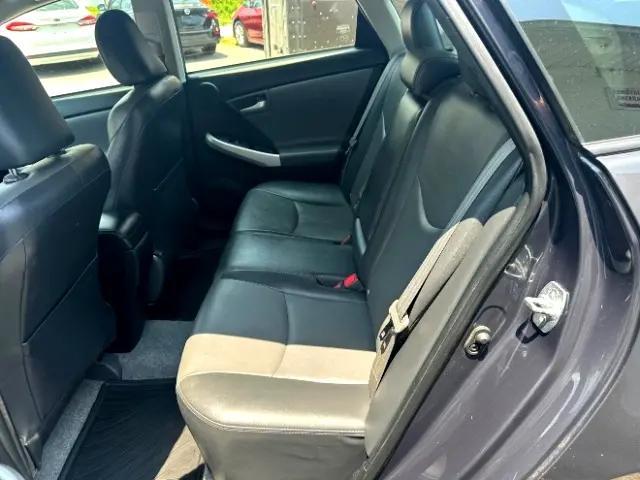Photo of 2015 Winter Gray Metallic Toyota Prius