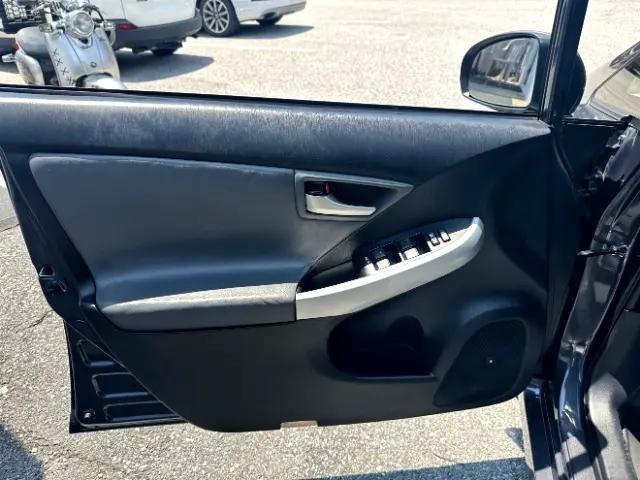 Photo of 2015 Winter Gray Metallic Toyota Prius