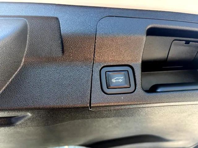 Photo of 2019 White Frost Tricoat GMC Acadia