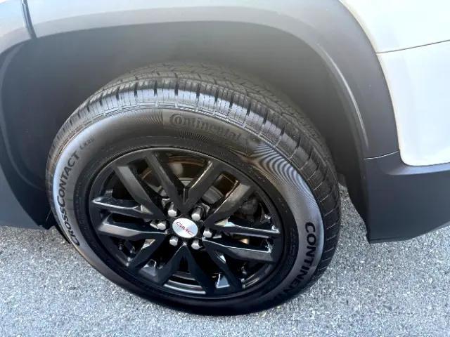 Photo of 2019 White Frost Tricoat GMC Acadia
