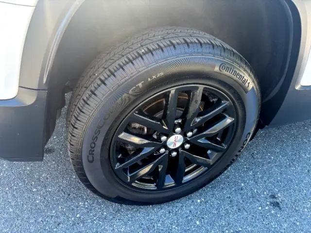 Photo of 2019 White Frost Tricoat GMC Acadia