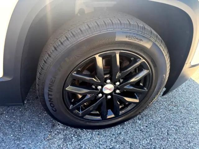 Photo of 2019 White Frost Tricoat GMC Acadia