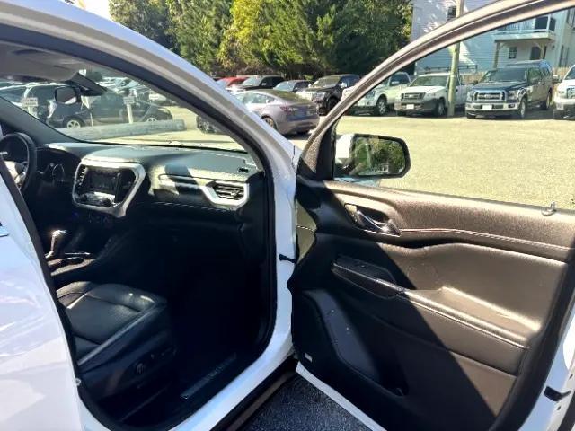 Photo of 2019 White Frost Tricoat GMC Acadia