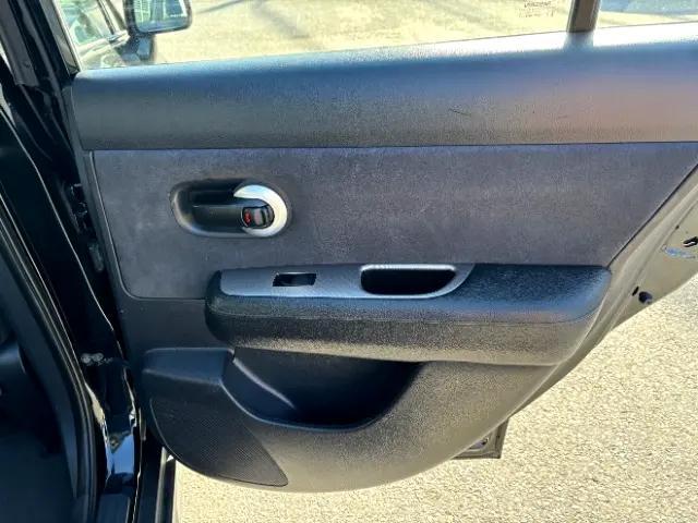 Photo of 2008 Super Black Metallic Nissan Versa