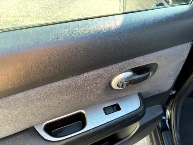 Photo of 2008 Super Black Metallic Nissan Versa
