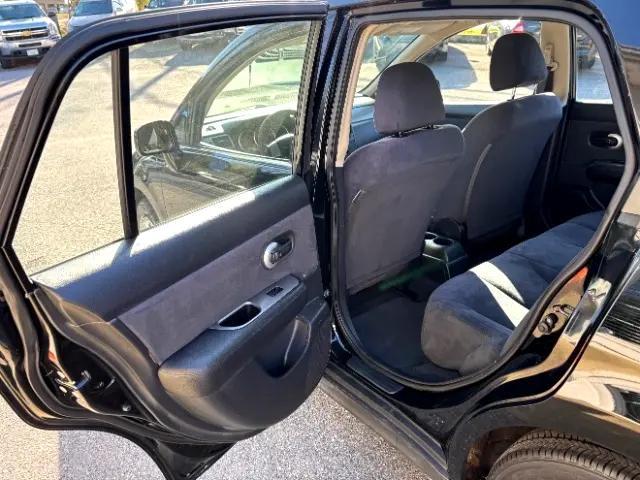 Photo of 2008 Super Black Metallic Nissan Versa