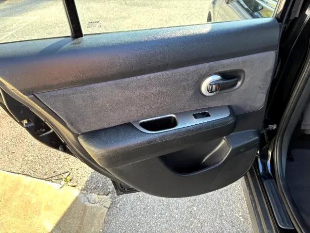 Photo of 2008 Super Black Metallic Nissan Versa