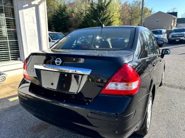 Photo of 2008 Super Black Metallic Nissan Versa