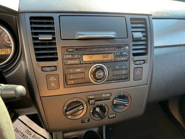 Photo of 2008 Super Black Metallic Nissan Versa