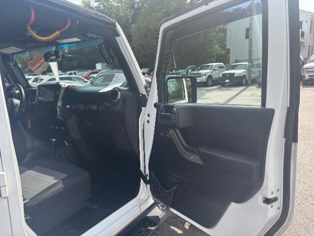 Photo of 2014 Bright White Clearcoat Jeep Wrangler Unlimited